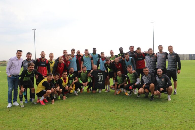 Bobi i njegova desetka: Priča o ludoj ljubavi i strasti prema klubu...