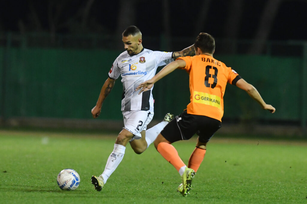 Dino Mikanović karijeru nastavlja u Rumunjskoj